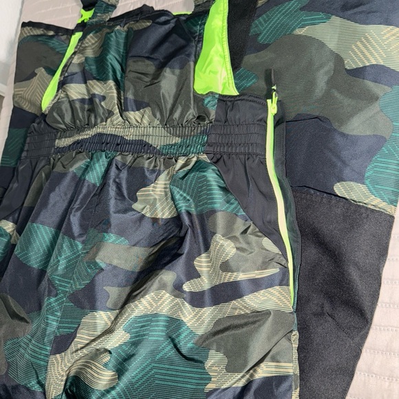NWOT champion boys unisex Sz:xxl/20 Camo Snow Bib winter insulated Overalls - Picture 14 of 16